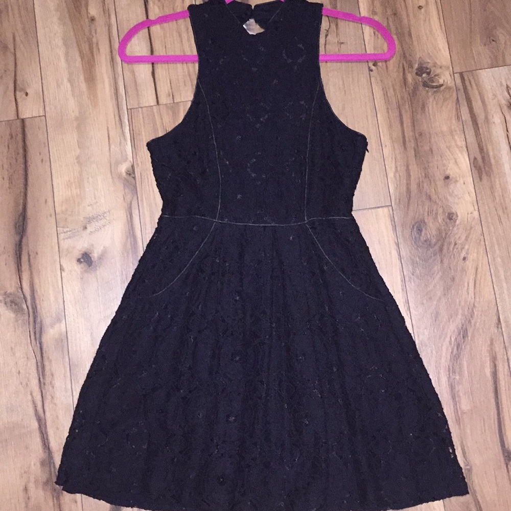 Kimchi Blue Jackie High-Neck Lace Dress Black NWT - Picture 3 of 7